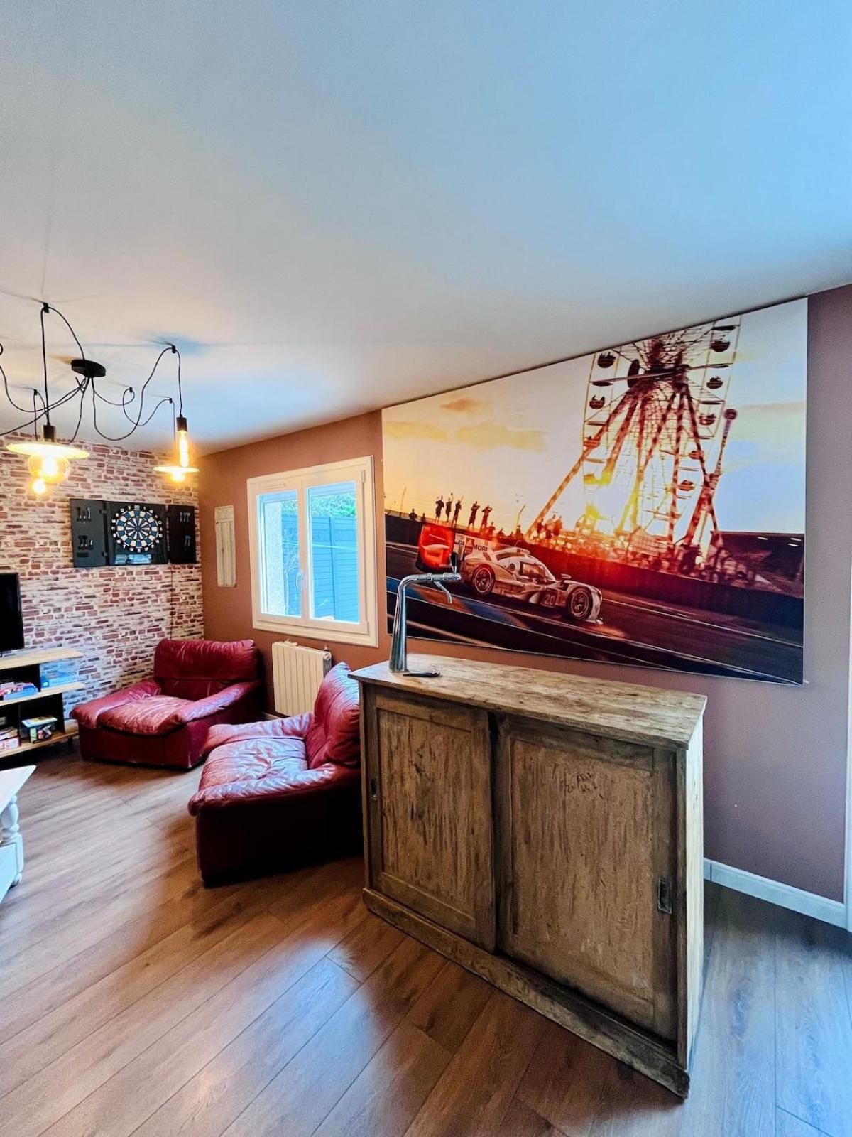 Vila Man Cave Le Mans Exteriér fotografie